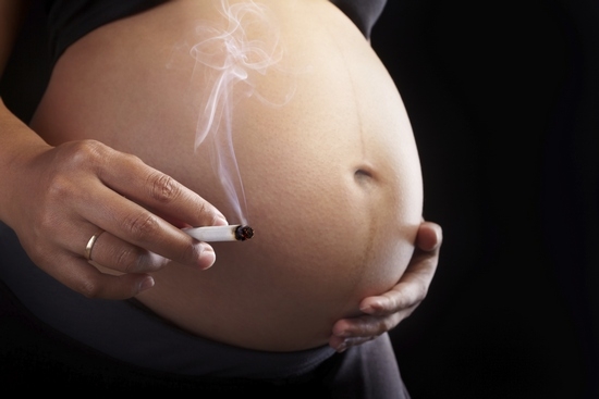 Никотиновая, алкогольная зависимость – это самые первые провокаторы замершей беременности.