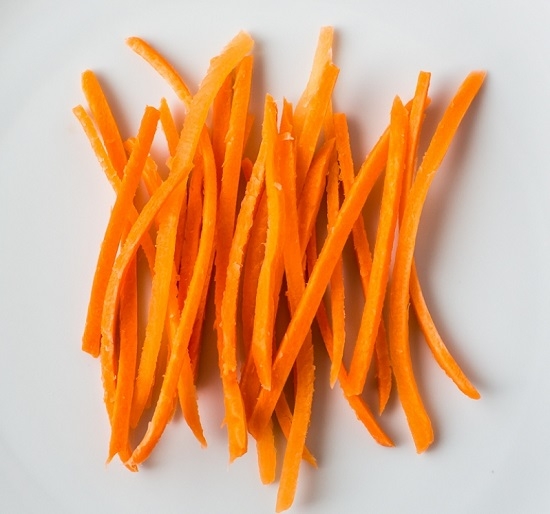Как нарезать морковь соломкой?