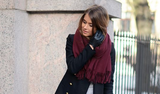 Как стильно повязать шарф на пальто?