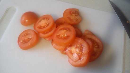 томаты тщательно промываем