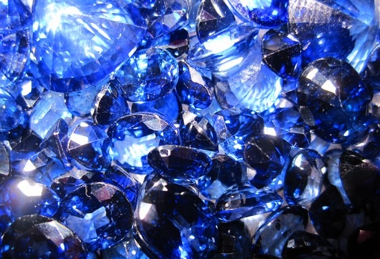 Кому подходят голубые драгоценные камни?