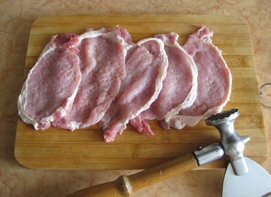 Сколько времени жарить свиные отбивные на сковороде