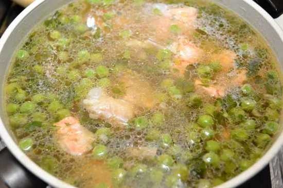 Рецепт рыбного супа с зеленым горошком консервированным: шаг 7 завершающий