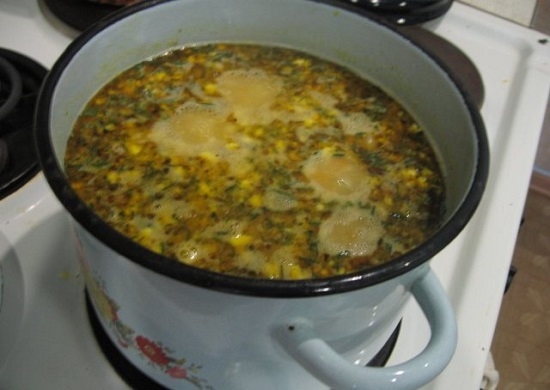 Рецепт супа с зеленым консервированным горошком и яйцом: шаг 7