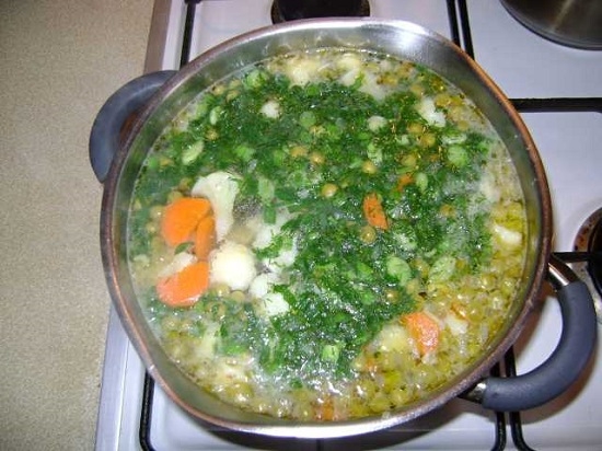 Рецепт овощного супа с консервированным зеленым горошком и цветной капустой: шаг 5