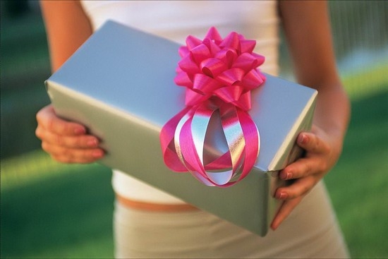 Мужчины очень ревностно относятся к подаркам женщинам