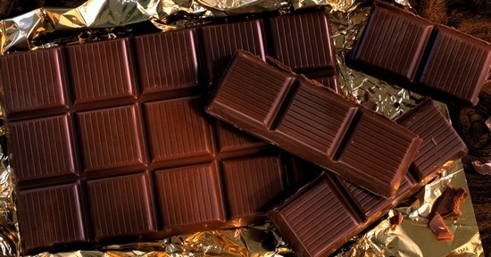 в случае включения в рацион шоколада – 30 г