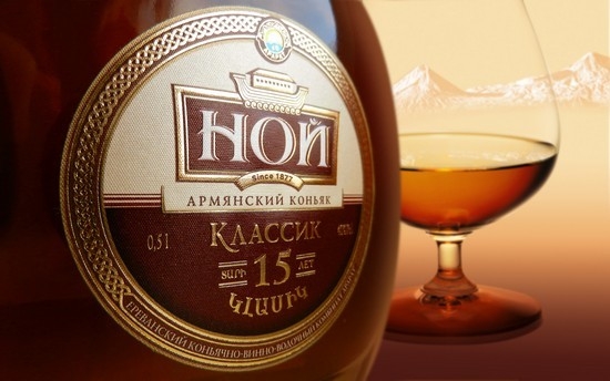 бутылка качественного армянского коньяка