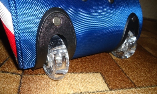 колеса на чемодане из силикона