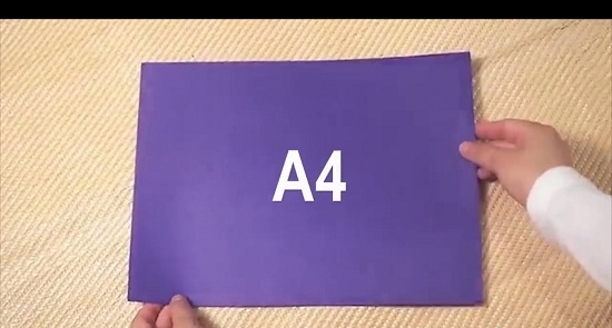 Кладем перед собой на стол лист бумаги формата А4