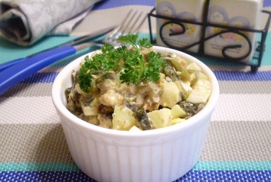 рецепт салата из скумбрии консервированной и морской капусты
