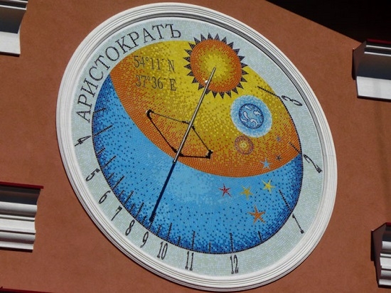вертикальные солнечные часы