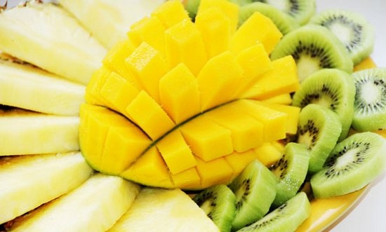 Воспаленная поджелудочная железа хорошо воспринимает ферменты, которые есть в плодах ананаса, киви, папайи