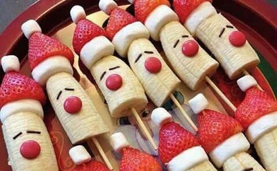 Дед Мороз из бананов и клубники