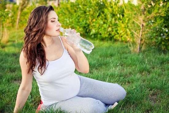 Польза качественной воды при беременности