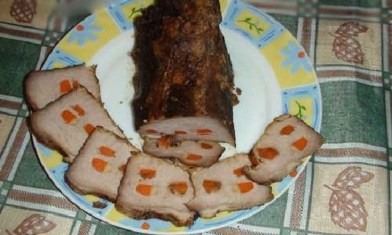 Праздничный мясной рулет с пастернаком