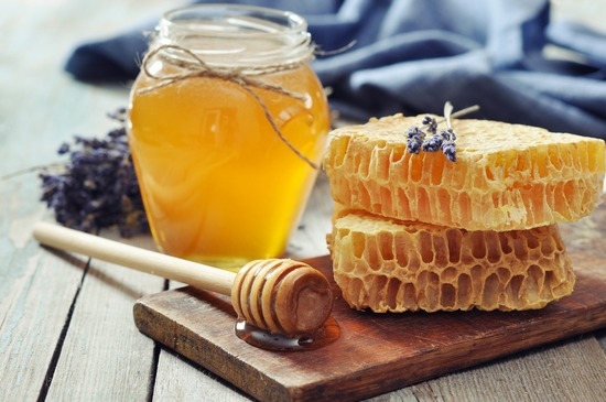 Польза и вред мёда в сотах