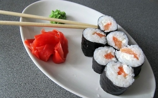суши с творожным сыром и семгой