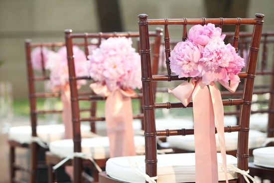 Украшение стульев на свадьбу - Зелень или цветы
