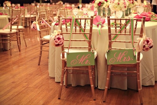 Украшение стульев на свадьбу - Пакетики с сюрпризом