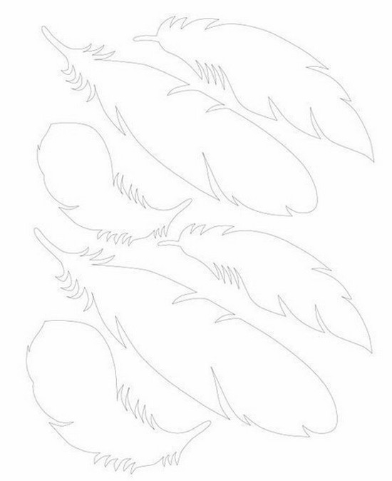 Нарисуйте на разноцветной бумаге очертания перьев разной формы