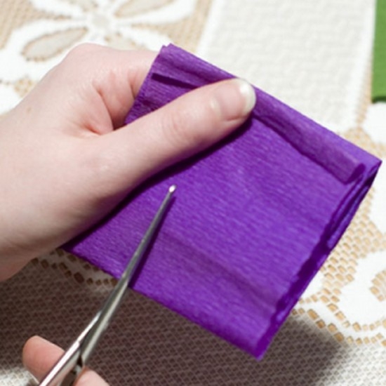 Из бумаги фиолетового цвета изготовьте прямоугольные листики
