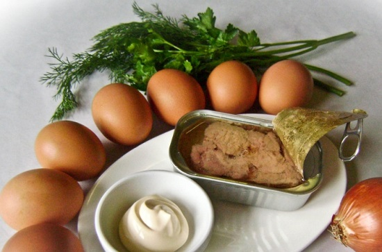 Яйца, фаршированные печенью трески: рецепт с фото