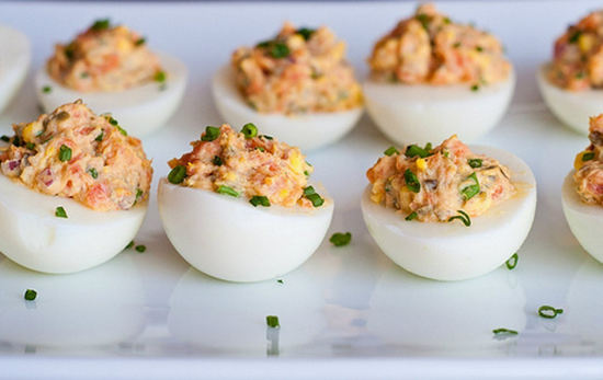 Яйца, фаршированные печенью трески: рецепты с фото
