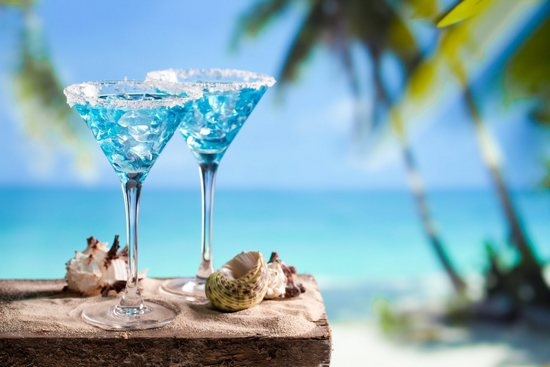 Как приготовить алкогольный состав коктейля «Голубая лагуна»