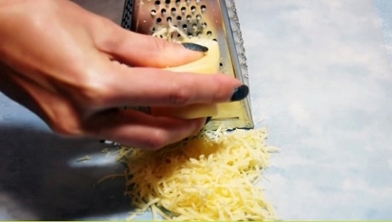 Сыр измельчим на терке