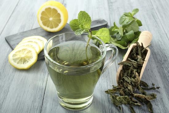 Зеленый чай и лимон