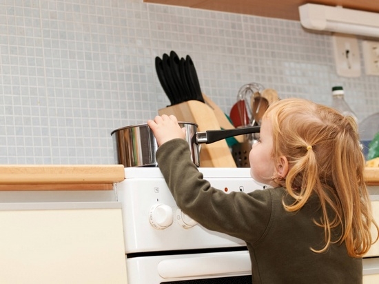 безопасность ребенка на кухне