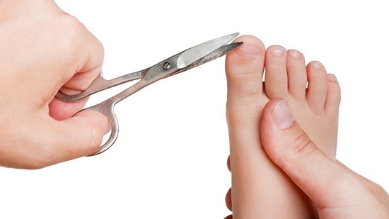 Как правильно стричь ногти на ногах ребенку? 