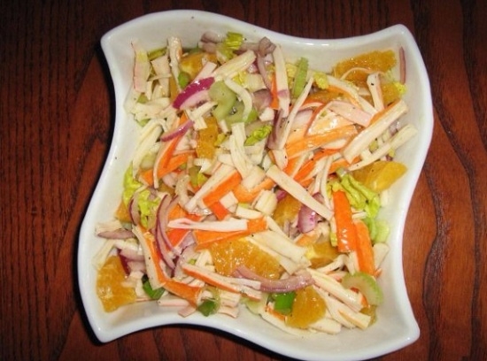 Салат с апельсином и крабовыми палочками: рецепты